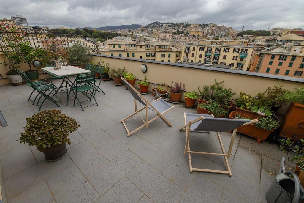 Altido Apt For 3 With Rooftop Balcony And Lovely Cityview Genua Exteriör bild