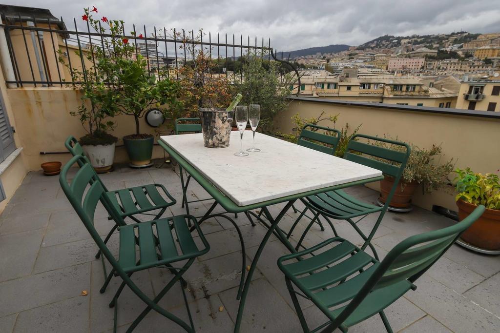 Altido Apt For 3 With Rooftop Balcony And Lovely Cityview Genua Exteriör bild